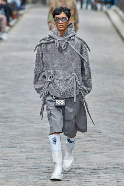 Look 29